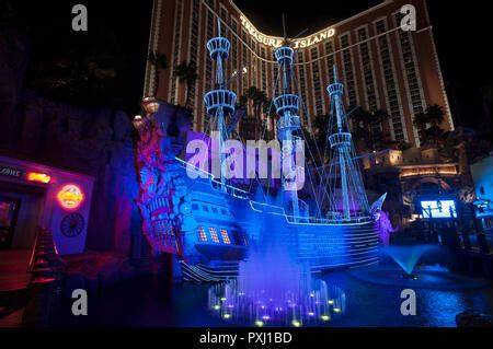 Pirate Ship (Sirens of TI), Treasure Island Hotel and Casino, Las Vegas ...