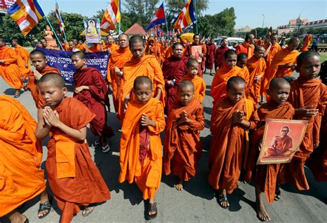 Monks March To Protect Buddhist Institute The Cambodia Daily