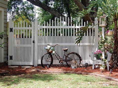 Picket Fence Styles – Country Estate Vinyl Fence