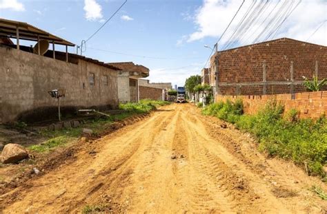 Prefeitura Inicia Servi O De Terraplanagem No Bairro Deus Fiel