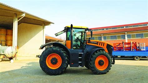 Jcb Fastrac Il Trattore Perfetto Sui Trasferimenti Stradali