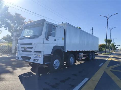 Sinotruk HOWO 8X4 371HP 35t Container Van Truck Cargo Truck White Color