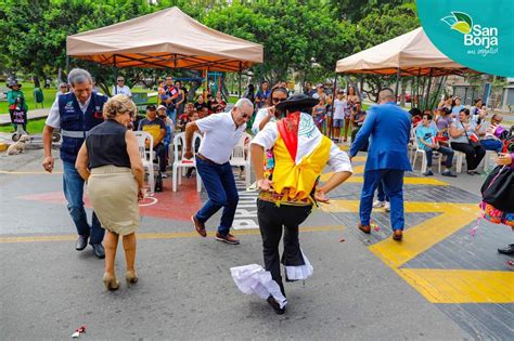 Muni San Borja On Twitter Se Realiz La Ceremonia Del Izamiento