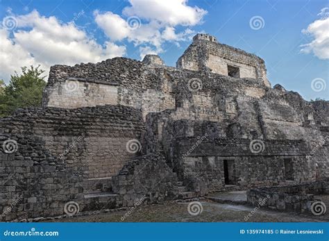 Las Ruinas De La Ciudad Maya Antigua De Becan Campeche México Imagen