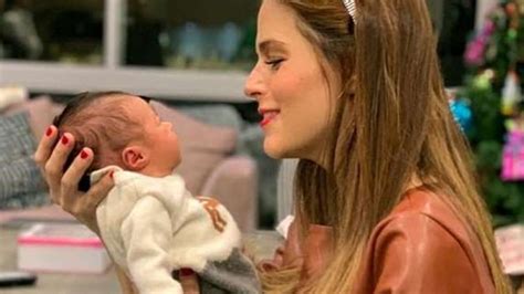 A Sus 12 Meses De Edad Hija De Claudia Álvarez Sorprende Al Hablar En