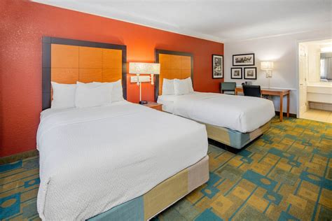 La Quinta Inn & Suites by Wyndham Irvine Spectrum | Irvine, CA Hotels