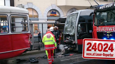 Straßenbahn Crash löste Verkehrs Chaos aus