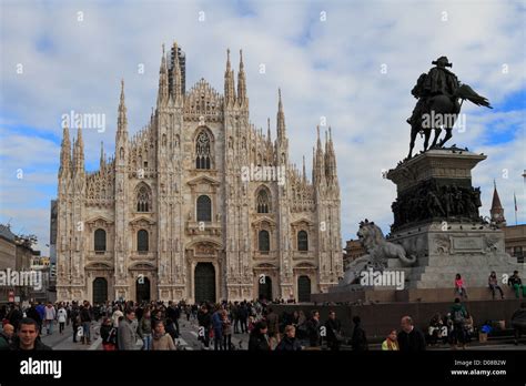 Milan Duomo Statue Hi Res Stock Photography And Images Alamy