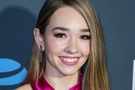 15 Unbelievable Facts About Holly Taylor