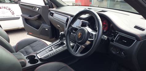 Porsche Macan GTS – minor interior repair - Leathertech