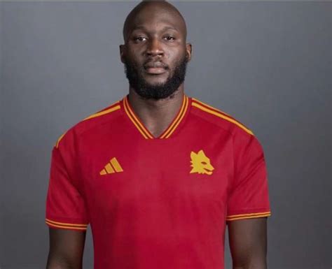 Romelu Lukaku Con La Maglia Della Roma Fotomontaggio Dago Fotogallery