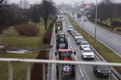 Rolnicy wyjechali na drogi Utrudnienia dla kierowców pod Wrocławiem