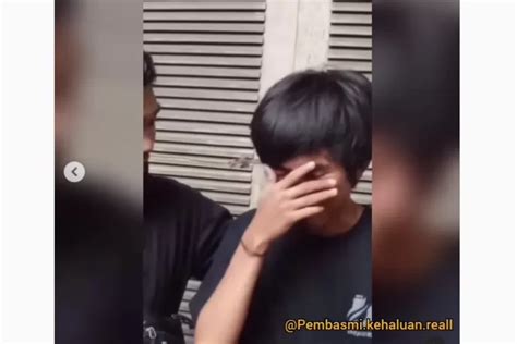 Kisah Pilu Tiko Dan Bu Eny Viral Hidup Tanpa Listrik Dan Air Belasan