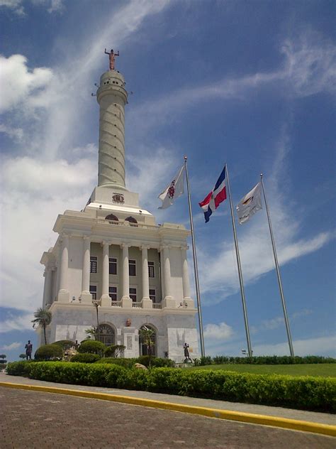 Otro lugar muy interesante es el Monumento de Santiago. El monumento es ...