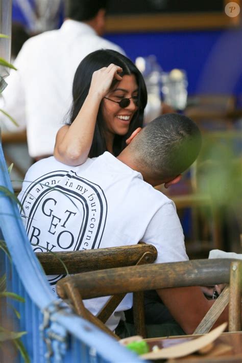 Kourtney Kardashian Et Younes Bendjima Le Baiser De No L Devant