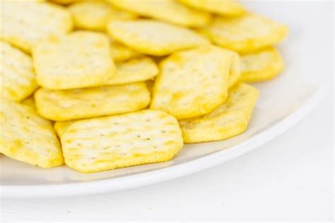 Galletitas Saladas Con Queso Y Hierbas Foto Premium