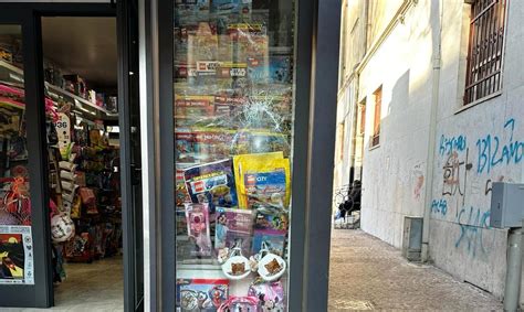 Vandali In Azione Nella Notte Presa Di Mira Ledicola In Pieno Centro