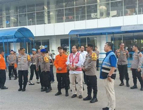 Kapolda Kaltim Pantau Arus Mudik Di Bandara Hingga Pelabuhan Semayang