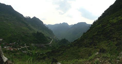 The road to Đồng Văn from Hà Giang (Hà Giang Province). : r/VietNam