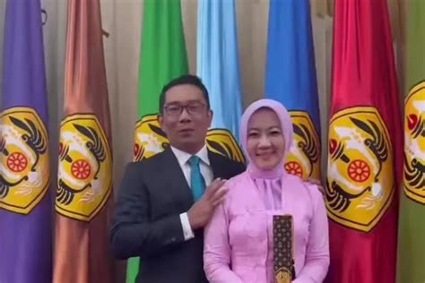 Selamat Atalia Praratya Raih Gelar Doktor Dengan Predikat Cum Laude