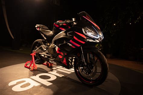 aprilia rs  motorcycle unveiled  india gaadikey