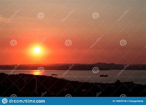 Roter Sch Ner Bunter Sonnenuntergang Sonnenaufgang Auf Dem Meer