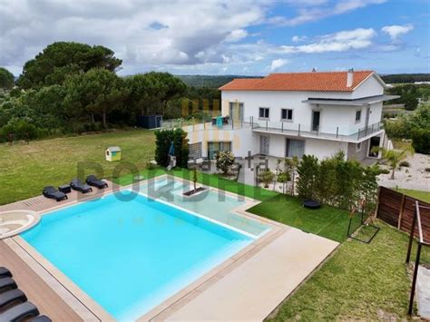 Moradia independente à venda na rua do Casadinho 9 Gaeiras Óbidos