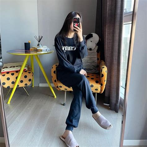 Jung Ji Woo Mom Jeans Selfie Beautiful Instagram Minimalist