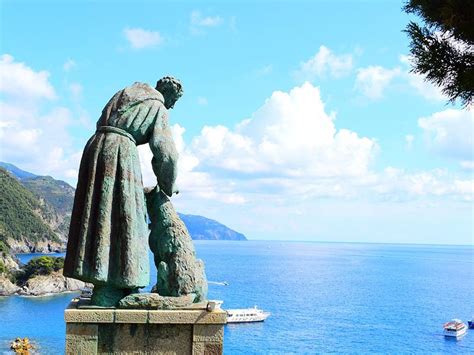 Nelle Cinque Terre una delle statue più belle di San Francesco