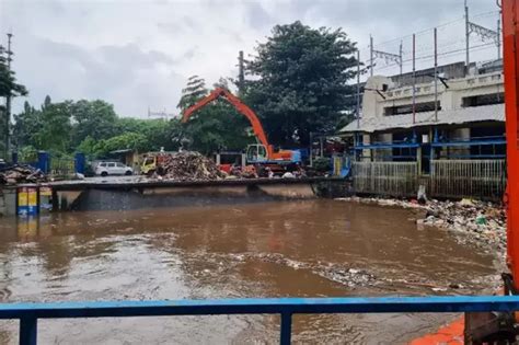 3 Pintu Air Di Jakarta Masih Berstatus Waspada