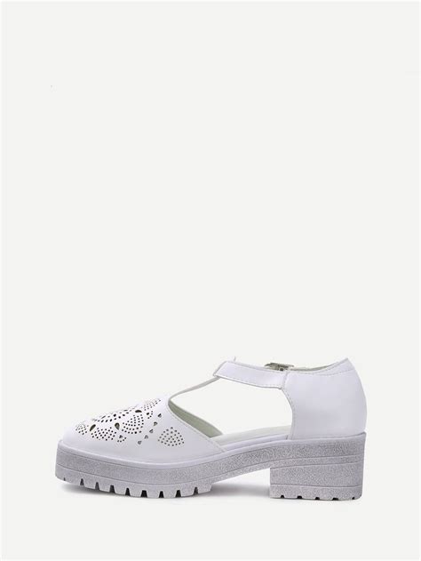 Белые стильные туфли на платформе | Platform shoes, Shoes, Ankle strap ...