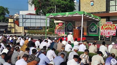 Khotbah Idul Fitri H Di Mapolda Sulut Ustadz Yasser Ingatkan