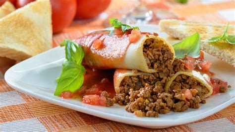 Recept Cannelloni punjeni mljevenim mesom s umakom od rajčice Dobar tek