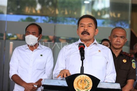 KETERANGAN JAKSA AGUNG KASUS BURONAN SURYA DARMADI ANTARA Foto