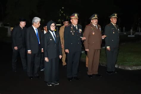 Wali Kota Susanti Pimpin Upacara Pengibaran Bendera Hut Ri Ke Di