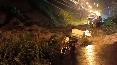 Colapso De Puente Inundaciones Y Casas Afectadas Por Fuertes Lluvias