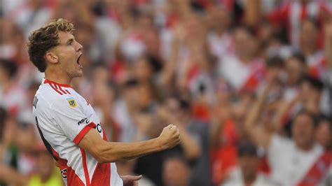 River Gan Gust Gole Y Aplast A Un P Lido V Lez En El Monumental