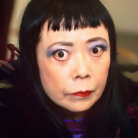 L'artista più costosa vive da 40 anni in un manicomio. Guardando i suoi