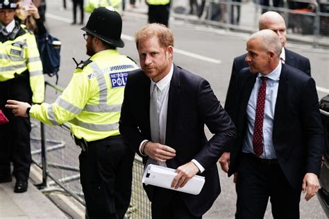 Prince Harry's phone hacking claims against Daily Mail publisher can go ...