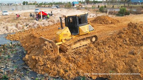 Activities Showing Skill Driver Komatsu Dr Px Bulldozer And Ton