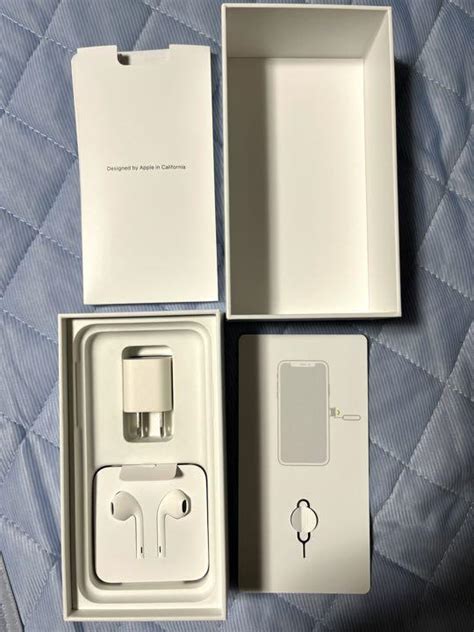 Iphone Xs Silver 64gb Simロック解除済 箱付属品有 メルカリ