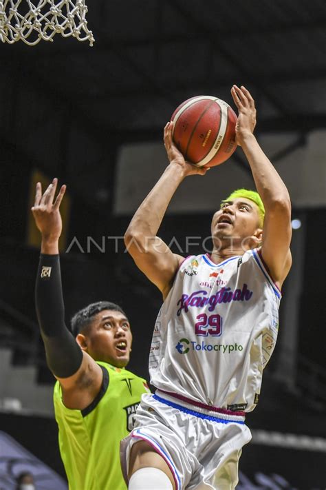 IBL INDONESIA AMARTHA HANGTUAH LAWAN PACIFIC CAESAR ANTARA Foto