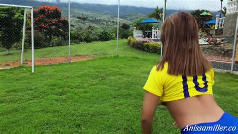 Latina Tetona Y Sexy Se Folla A Su Entrenador En El Campo De Fútbol Anissa Miller