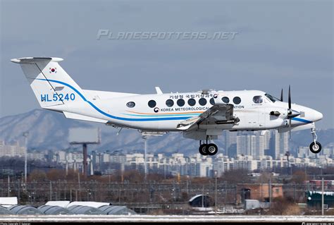 HL5240 South Korea Meteorological Beechcraft B300 King Air 350i Photo