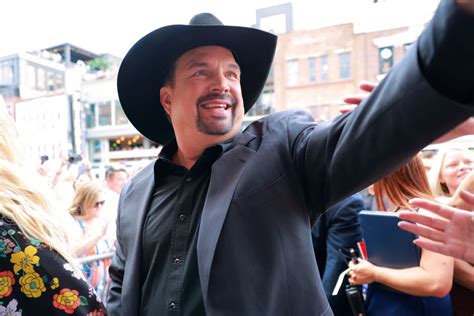 Garth Brooks Criticized For Revealing Accusers Identity Out Of Spite