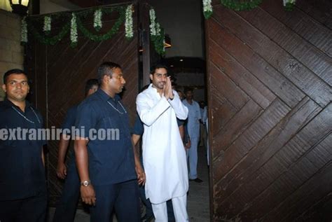 Abhishek Bachchan Birthday - waving hands outside his house ...