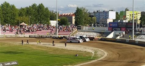 Sport żużlowy Złe wieści z Ostrowa Karetka w drodze do szpitala