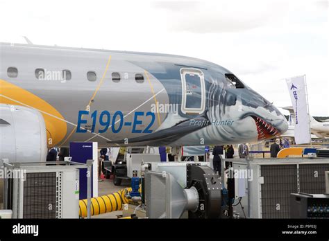 Embraer e jet e2 family hi-res stock photography and images - Alamy