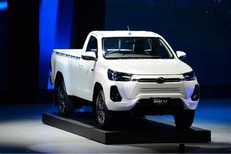 Toyota Memperlihatkan Konsep Hilux Bertenaga Listrik