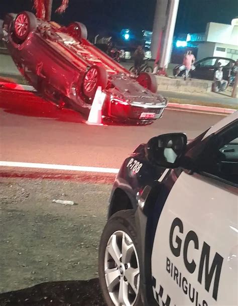 Carro Capota Ap S Colis O Em Avenida De Birigui Ara Atuba Em Foco